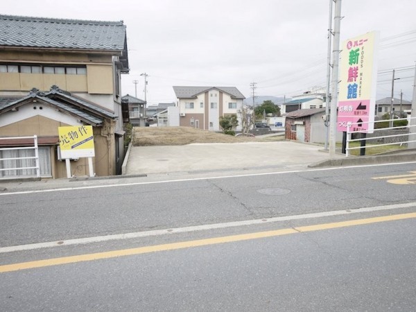 福井市舟橋町、土地の前面道路を含む現地写真画像です
