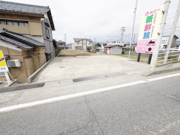 福井市舟橋町、土地の前面道路を含む現地写真画像です