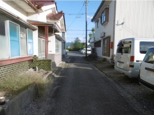福井市志比口、土地の前面道路を含む現地写真画像です