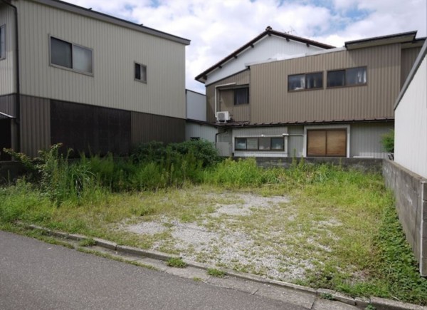 福井市灯明寺、土地の前面道路を含む現地写真画像です