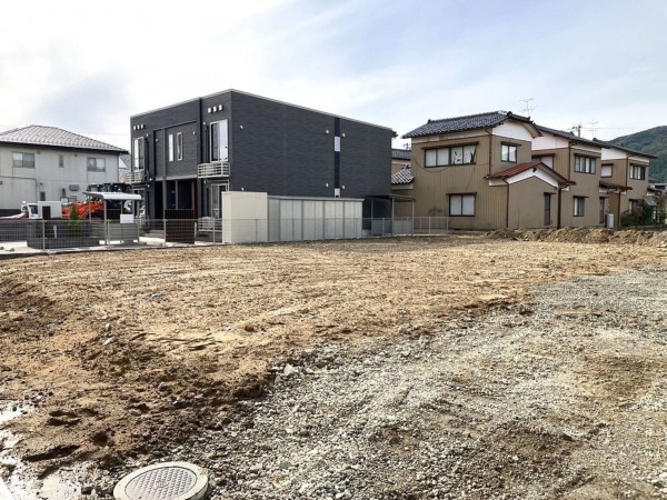 福井市三郎丸、土地の前面道路を含む現地写真画像です