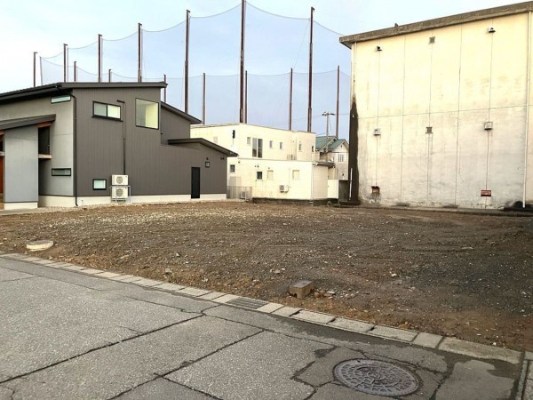 福井市三郎丸町、土地の前面道路を含む現地写真画像です