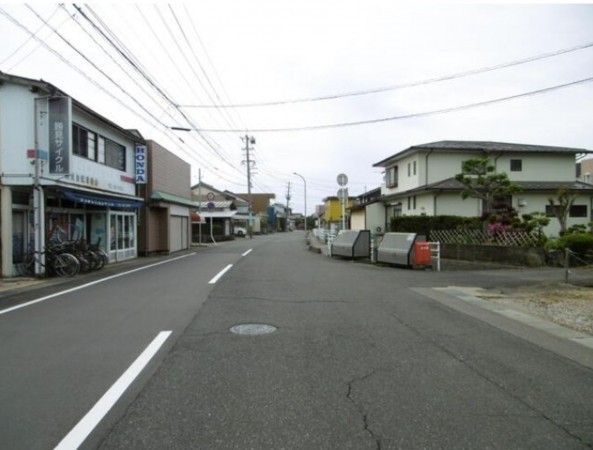 福井市下森田本町、土地の前面道路を含む現地写真画像です