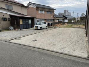 福井市高木町、土地の前面道路を含む現地写真画像です