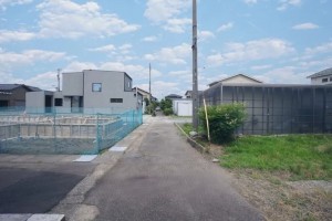 福井市高木町、土地の前面道路を含む現地写真画像です