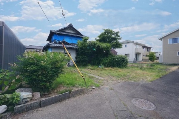 福井市高木町、土地の前面道路を含む現地写真画像です