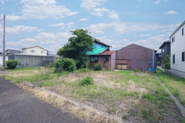 福井市高木町、土地の前面道路を含む現地写真画像です