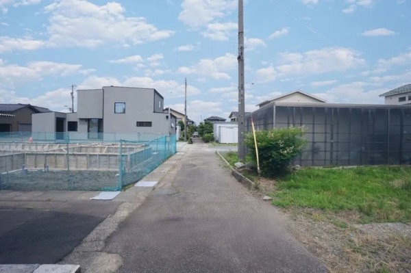 福井市高木町、土地の前面道路を含む現地写真画像です
