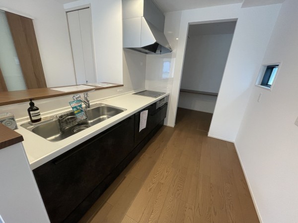 福井市上野本町、新築一戸建てのキッチン画像です