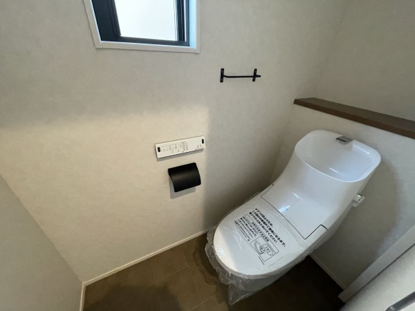 福井市上野本町、新築一戸建てのトイレ画像です