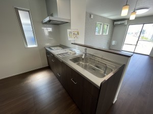 福井市舟橋黒竜、中古一戸建てのキッチン画像です