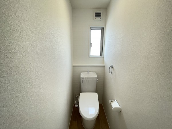 福井市舟橋黒竜、中古一戸建てのトイレ画像です