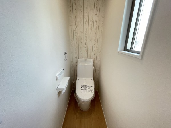 福井市舟橋黒竜、中古一戸建てのトイレ画像です