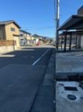 福井市上野本町、中古一戸建ての前面道路を含む現地写真画像です