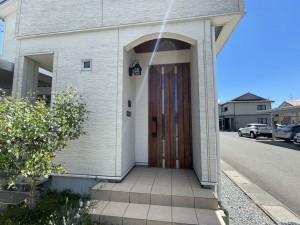 福井市新田塚、中古一戸建てのエントランス画像です