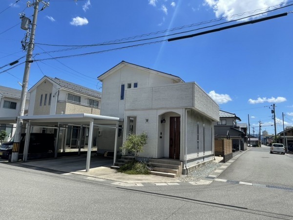 福井市新田塚、中古一戸建ての外観画像です