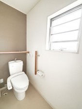 坂井市丸岡町北横地、中古一戸建てのトイレ画像です
