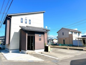 坂井市春江町石塚、中古一戸建ての外観画像です