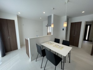 坂井市春江町中筋三ツ屋、中古一戸建ての居間画像です