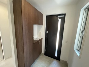 坂井市春江町中筋三ツ屋、中古一戸建ての玄関画像です