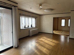 坂井市丸岡町猪爪、中古一戸建ての居間画像です