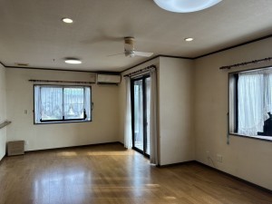 坂井市丸岡町猪爪、中古一戸建ての居間画像です