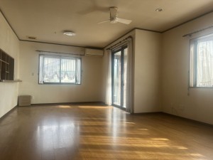 坂井市丸岡町猪爪、中古一戸建ての居間画像です