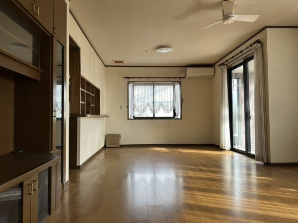 坂井市丸岡町猪爪、中古一戸建ての居間画像です