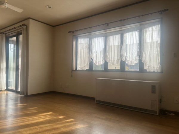 坂井市丸岡町猪爪、中古一戸建ての居間画像です