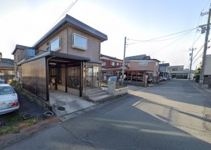 福井市南四ツ居町、中古一戸建ての前面道路を含む現地写真画像です