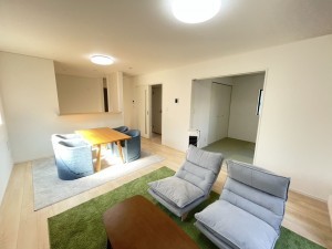 福井市八重巻中町、新築一戸建ての居間画像です
