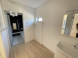 福井市八重巻中町、新築一戸建ての風呂画像です