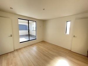 福井市八重巻中町、新築一戸建ての居間画像です