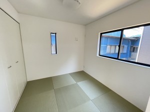 福井市八重巻中町、新築一戸建ての居間画像です
