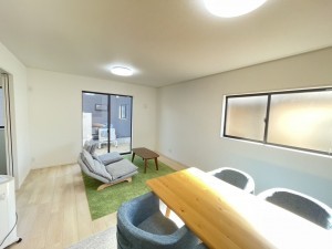 福井市八重巻中町、新築一戸建ての居間画像です