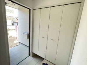 福井市八重巻中町、新築一戸建ての玄関画像です