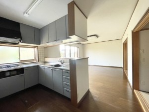 坂井市春江町境、中古一戸建てのキッチン画像です