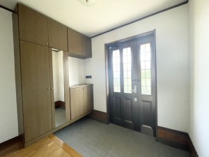 坂井市春江町境、中古一戸建ての玄関画像です