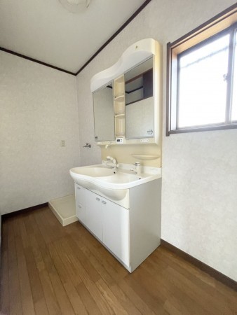 坂井市春江町境、中古一戸建ての洗面画像です