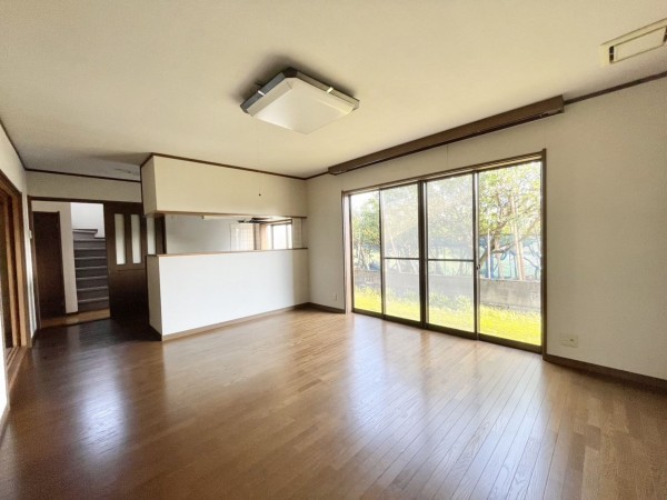 坂井市春江町境、中古一戸建ての居間画像です