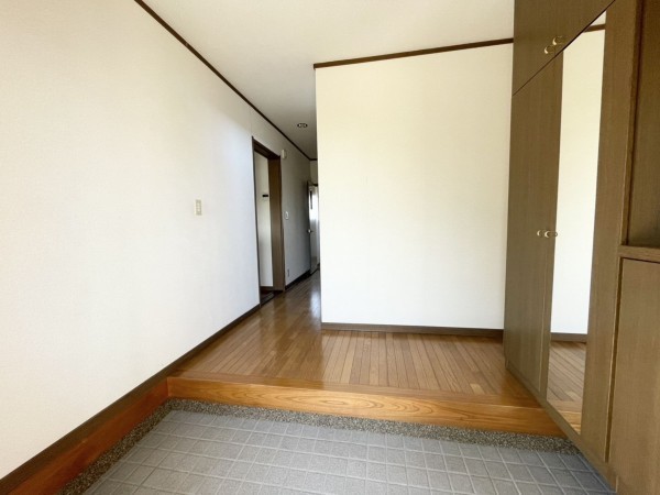 坂井市春江町境、中古一戸建ての玄関画像です