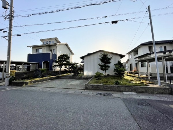 坂井市春江町境、中古一戸建ての駐車場画像です
