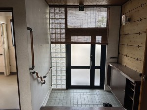 福井市八ツ島町、中古一戸建ての玄関画像です