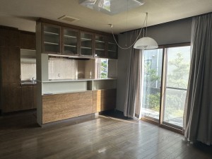 坂井市春江町境、中古一戸建ての居間画像です