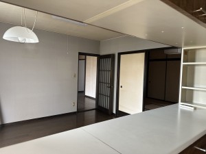 坂井市春江町境、中古一戸建ての居間画像です