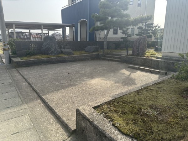 坂井市春江町境、中古一戸建ての駐車場画像です