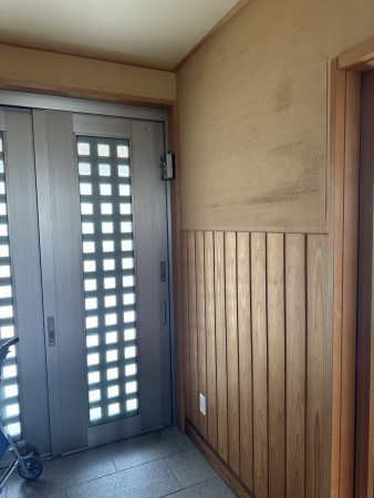 福井市白方町、中古一戸建ての玄関画像です