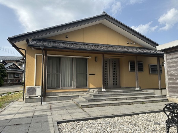 福井市白方町、中古一戸建ての外観画像です