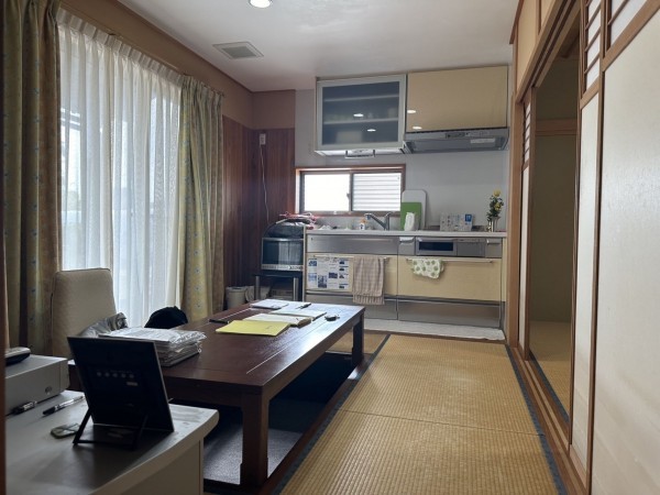 福井市白方町、中古一戸建ての居間画像です