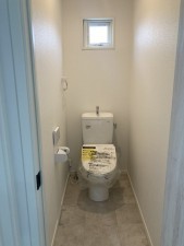 福井市高柳、新築一戸建てのトイレ画像です